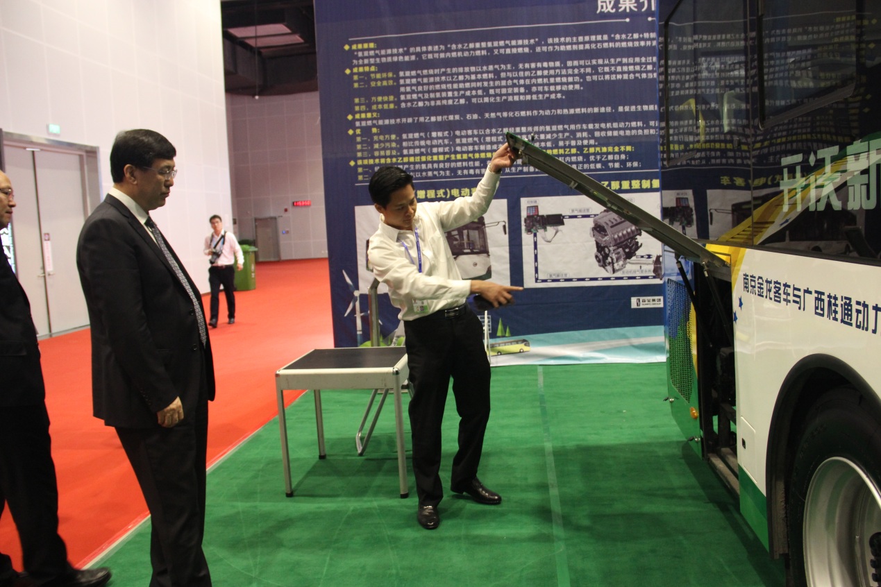 南京金龍“氫混燃?xì)猓ㄔ龀淌剑╇妱涌蛙? width=