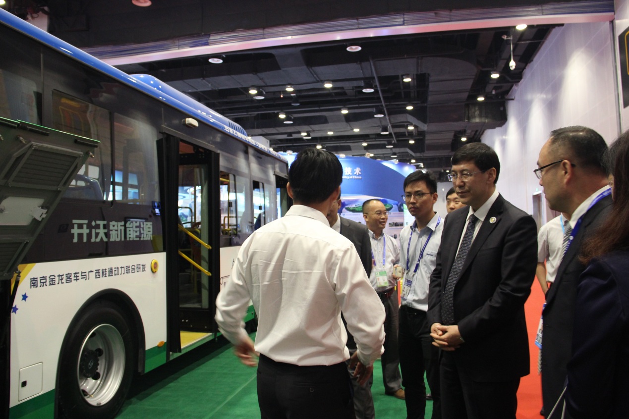 南京金龍“氫混燃?xì)猓ㄔ龀淌剑╇妱涌蛙? width=