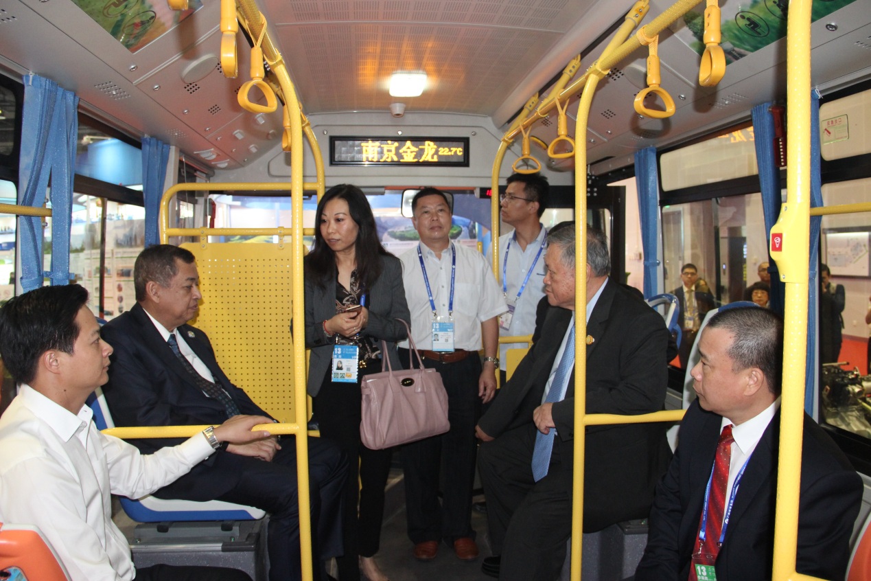 南京金龍“氫混燃?xì)猓ㄔ龀淌剑╇妱涌蛙? width=